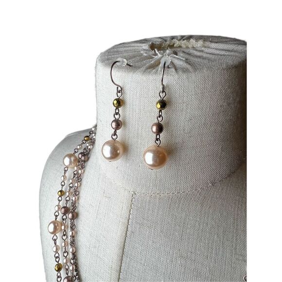 Multilayer copper tones Faux pearl collar necklace and dangle earrings - Picture 3 of 7
